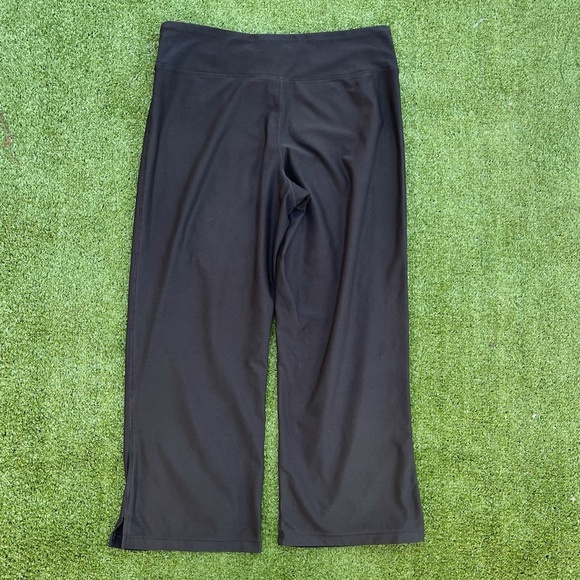 Nike fit dry black capri workout pants perfect fit size Medium Preowned - Picture 3 of 4